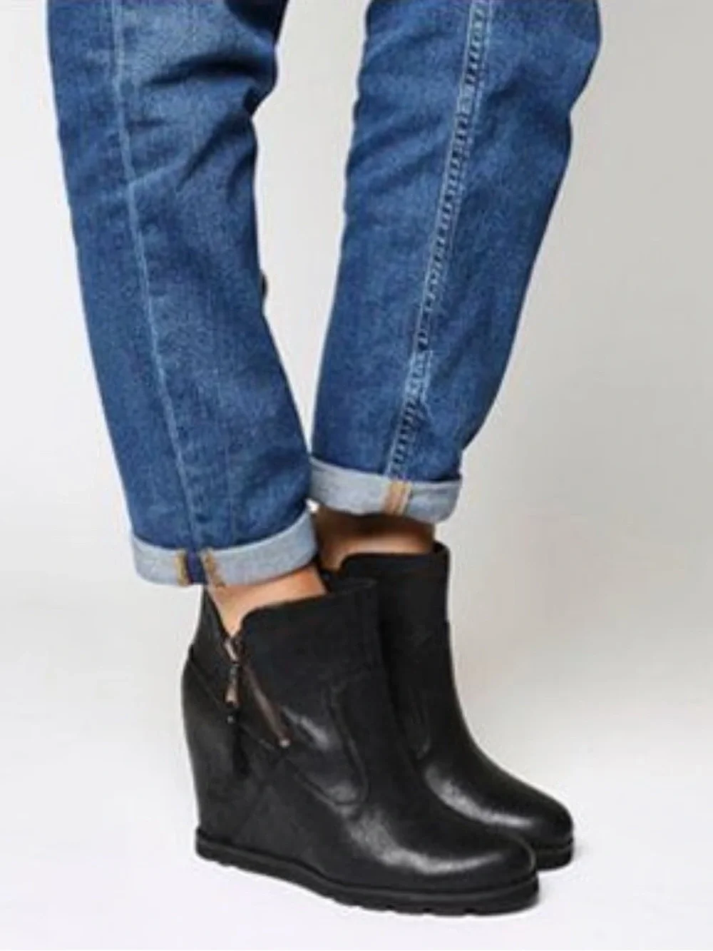 UGG Australia Myrna Black Leather Hidden Wedge Ankle Boots Zippers Sz 7.5